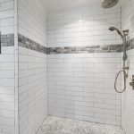 Un baño tras la reforma de cambio de bañera por plato de ducha