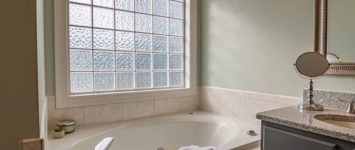 Baño sin azulejos, ¿qué alternativas hay al alicatado?