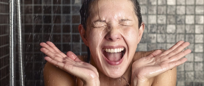 Beneficios de una ducha con agua fría en invierno