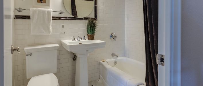 ¿Cómo elegir el suelo adecuado en tu reforma del baño?