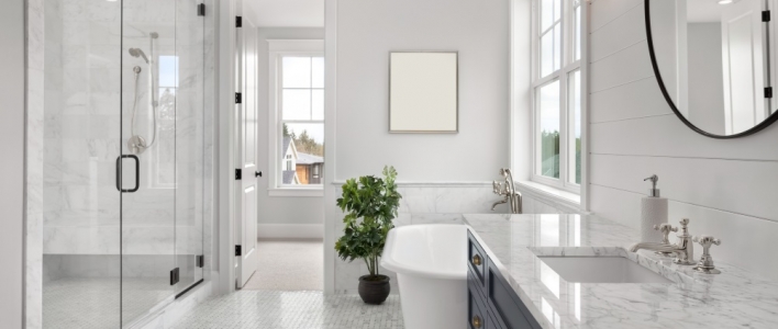 Ganar espacio visual en el cuarto de baño, ¿es posible?