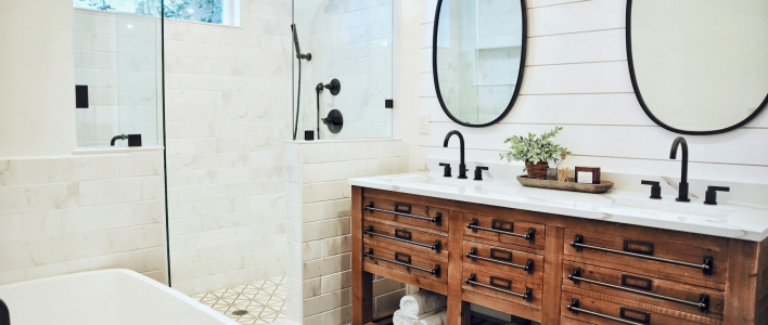 Cómo decorar un baño grande: consejos y recomendaciones