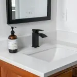 Cómo decorar baños pequeños y modernos con éxito