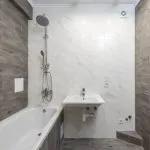 Consigue una zona de almacenaje cambiando tu bañera por ducha