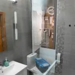 Escoge la mejor mampara de ducha para baños pequeños