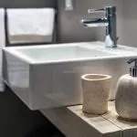 Lavabo sobre encimera y suspendido, ¿cuál elegir?