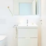 Cómo hacer que tu baño parezca más grande sin obras
