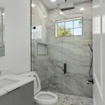 Cómo elegir el revestimiento de paredes para baños